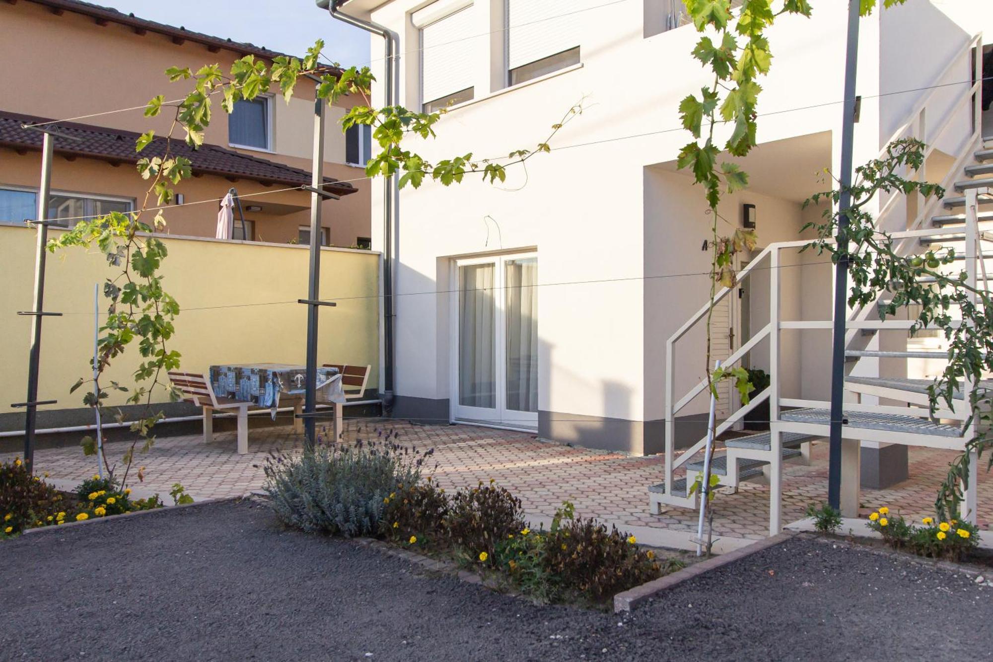Deli Terasz A Apartman Free Parking, Self-Check-In Anytime Győr Extérieur photo